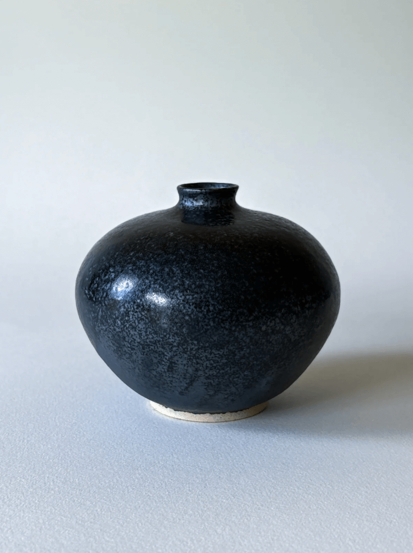 'No. 1' pot by ceramicist Charlie Maw